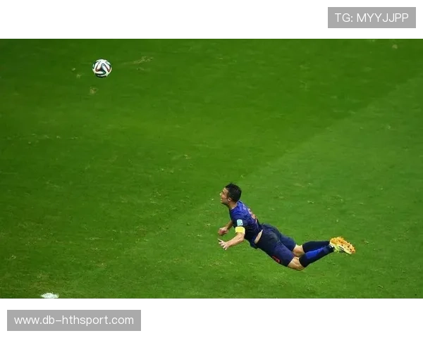 加克波回头望月头球破门极具美感